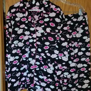 Victoria's Secret Valentine Lips XL Flanel Pajamas